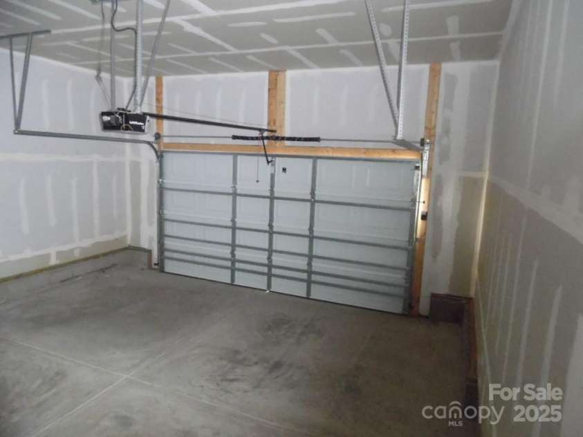 578 30th Avenue Circle, Hickory, NC 28601.  MLS# CAR4283511, YatesRealty ID 27198. 