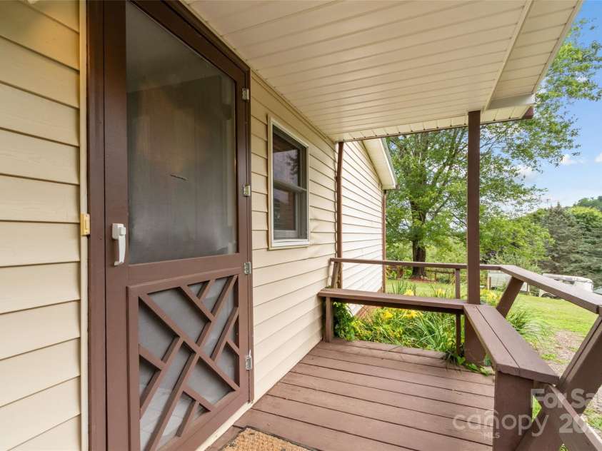 170 Styles Road, Burnsville, NC 28714.  MLS# CAR4283416, YatesRealty ID 27199. 