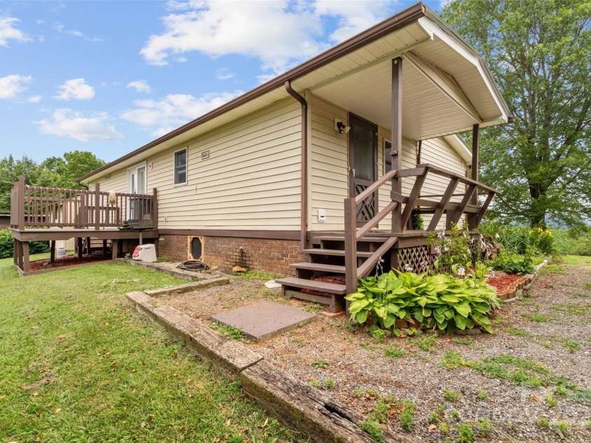 170 Styles Road, Burnsville, NC 28714.  MLS# CAR4283416, YatesRealty ID 27199. 