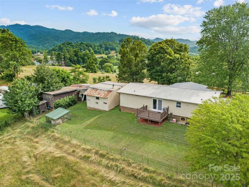 170 Styles Road, Burnsville, NC 28714.  MLS# CAR4283416, YatesRealty ID 27199. 