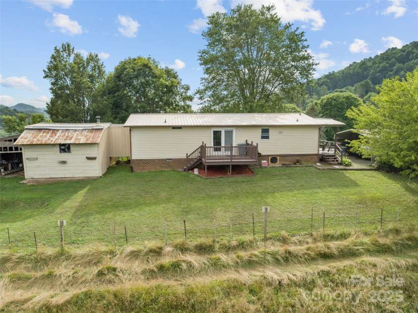 170 Styles Road, Burnsville, NC 28714.  MLS# CAR4283416, YatesRealty ID 27199. 