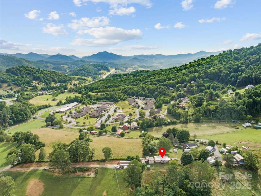 170 Styles Road, Burnsville, NC 28714.  MLS# CAR4283416, YatesRealty ID 27199. 