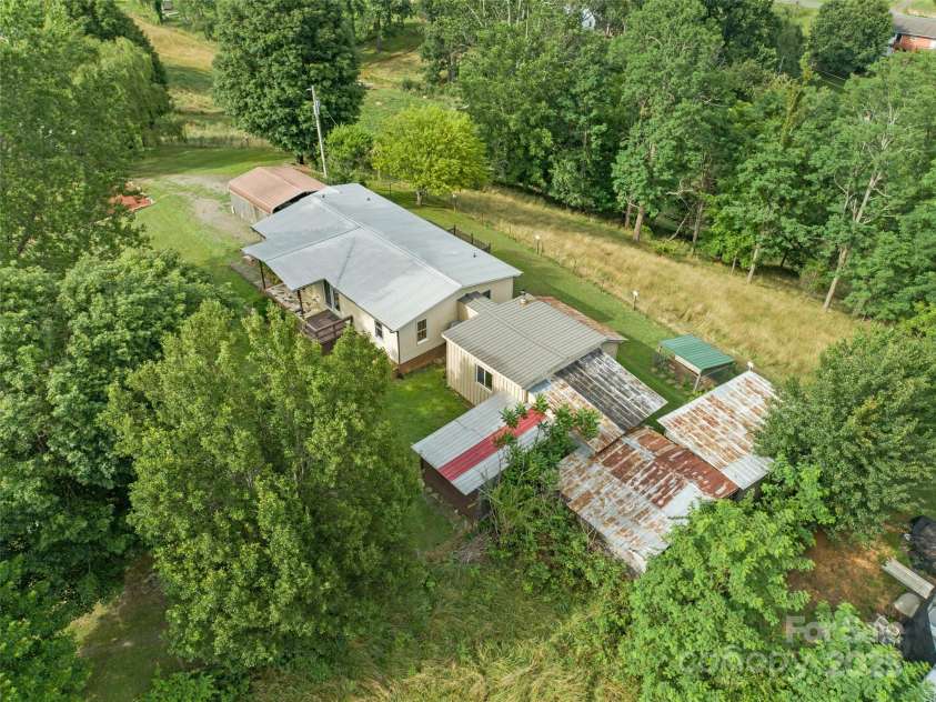 170 Styles Road, Burnsville, NC 28714.  MLS# CAR4283416, YatesRealty ID 27199. 