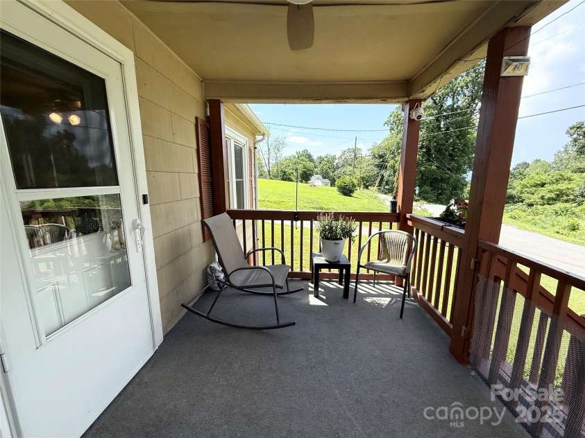 1492 Overlook Drive, Lenoir, NC 28645.  MLS# CAR4283554, YatesRealty ID 27200. 