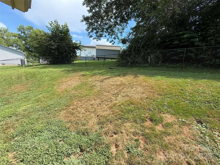 1492 Overlook Drive, Lenoir, NC 28645.  MLS# CAR4283554, YatesRealty ID 27200. 