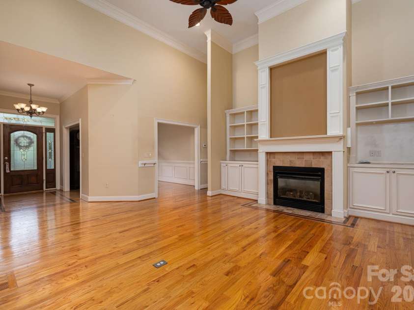 116 28th Avenue, Hickory, NC 28601.  MLS# CAR4386796, YatesRealty ID 27202. 