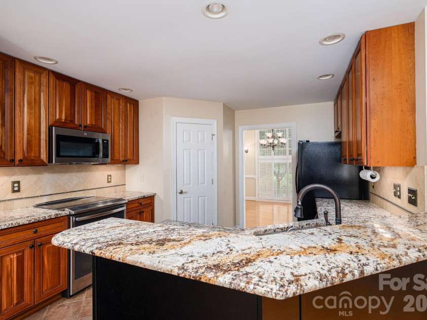 116 28th Avenue, Hickory, NC 28601.  MLS# CAR4386796, YatesRealty ID 27202. 