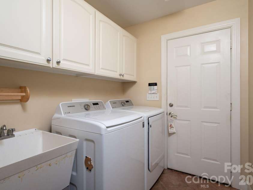 116 28th Avenue, Hickory, NC 28601.  MLS# CAR4386796, YatesRealty ID 27202. 