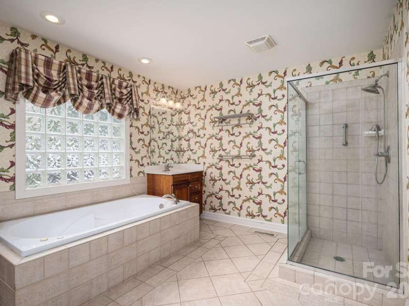 116 28th Avenue, Hickory, NC 28601.  MLS# CAR4386796, YatesRealty ID 27202. 