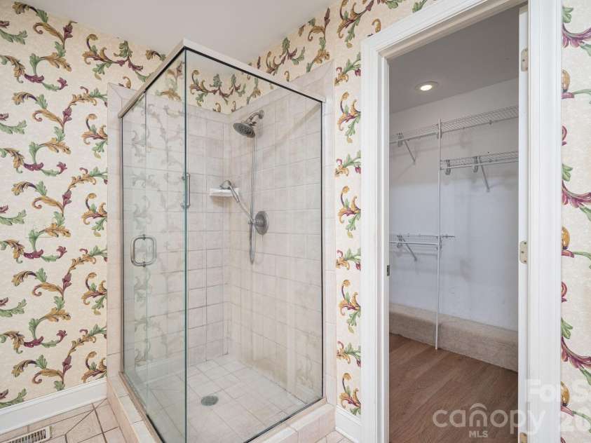 116 28th Avenue, Hickory, NC 28601.  MLS# CAR4386796, YatesRealty ID 27202. 