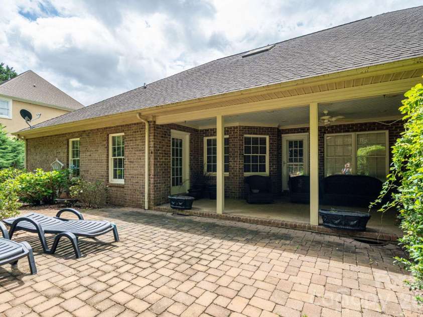116 28th Avenue, Hickory, NC 28601.  MLS# CAR4386796, YatesRealty ID 27202. 