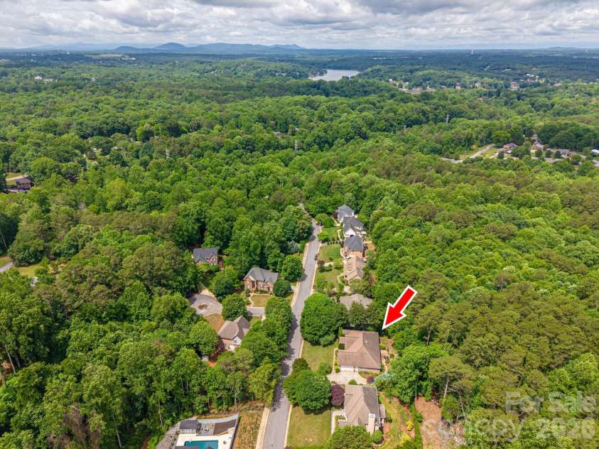 116 28th Avenue, Hickory, NC 28601.  MLS# CAR4386796, YatesRealty ID 27202. 