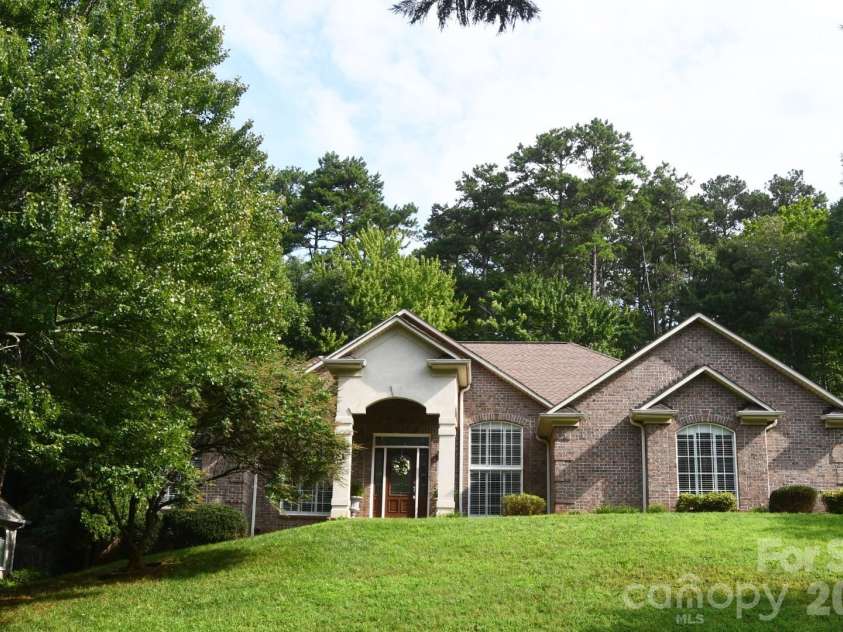 116 28th Avenue, Hickory, NC 28601.  MLS# CAR4386796, YatesRealty ID 27202. 