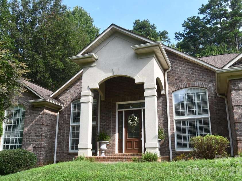 116 28th Avenue, Hickory, NC 28601.  MLS# CAR4386796, YatesRealty ID 27202. 