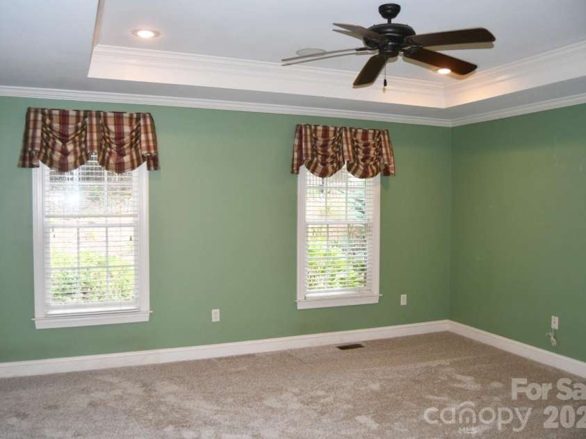 116 28th Avenue, Hickory, NC 28601.  MLS# CAR4386796, YatesRealty ID 27202. 