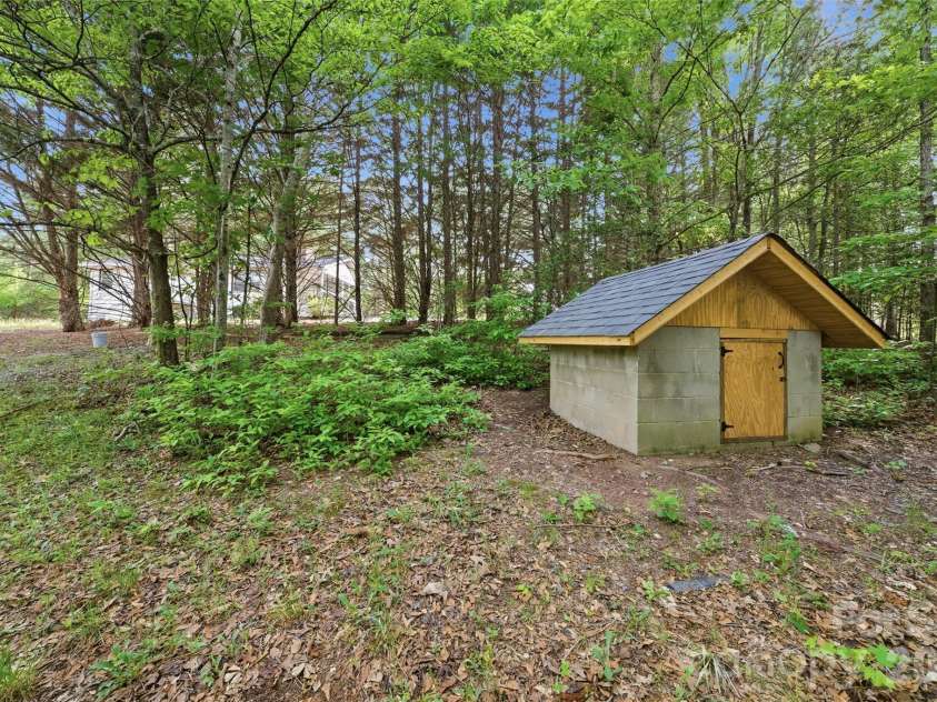 1335 Little Mountain Road, Columbus, NC 28722.  MLS# CAR4404149, YatesRealty ID 27204. 