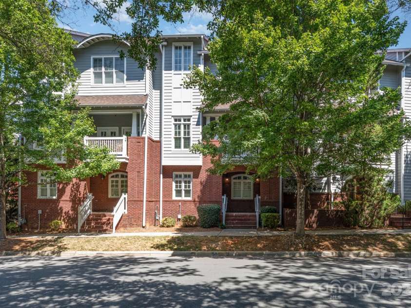 2236 Lyndhurst Avenue, Charlotte, NC 28203.  MLS# CAR4282102, YatesRealty ID 27205. 