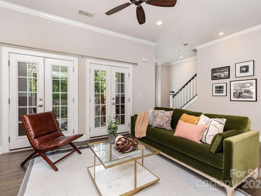 2236 Lyndhurst Avenue, Charlotte, NC 28203.  MLS# CAR4282102, YatesRealty ID 27205. 