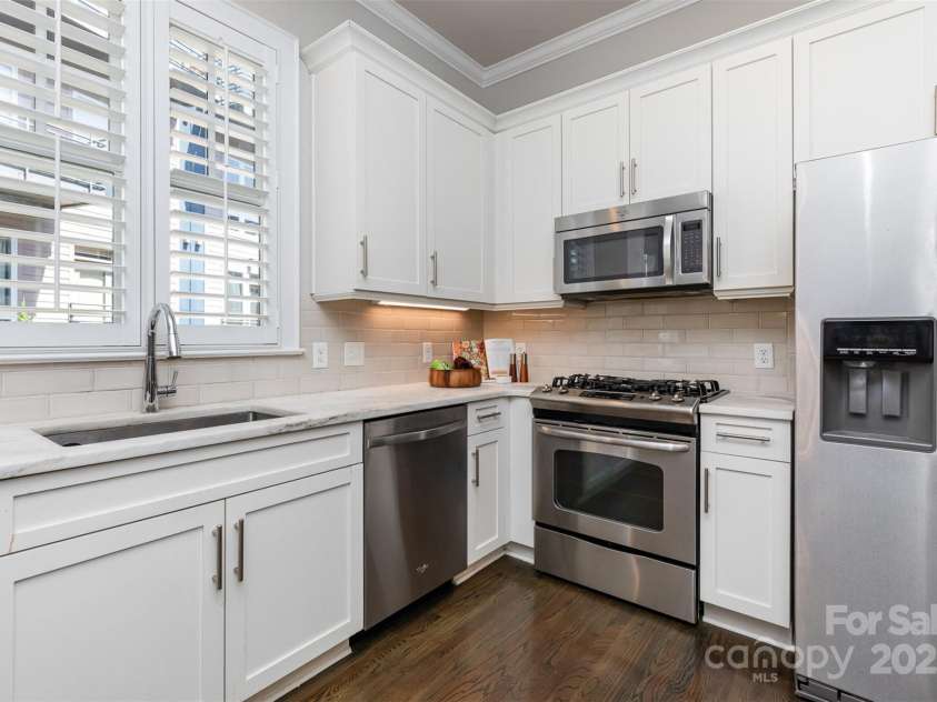 2236 Lyndhurst Avenue, Charlotte, NC 28203.  MLS# CAR4282102, YatesRealty ID 27205. 