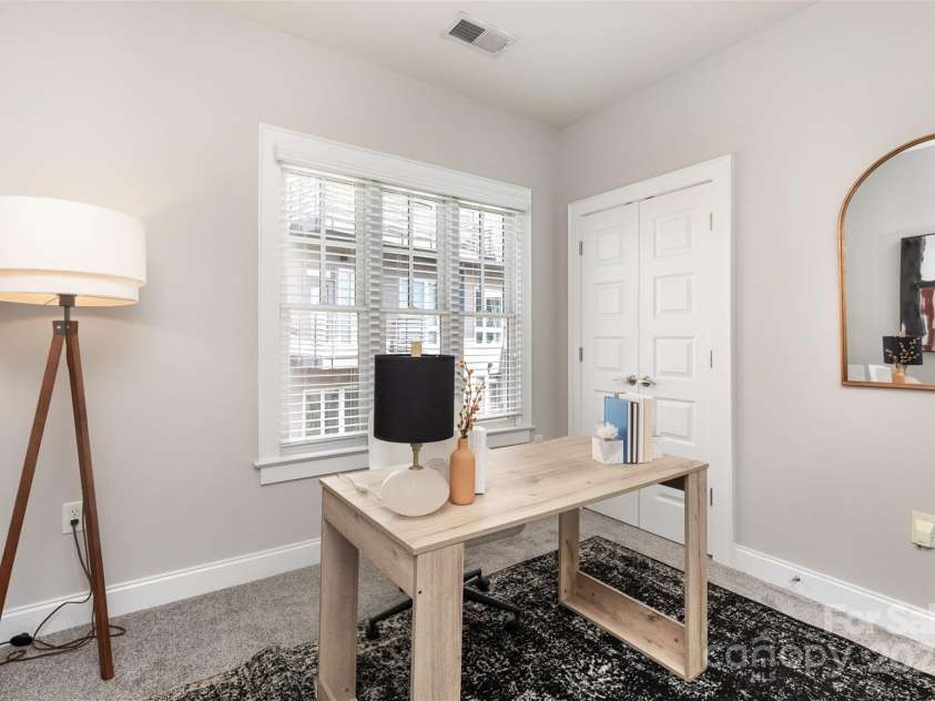 2236 Lyndhurst Avenue, Charlotte, NC 28203.  MLS# CAR4282102, YatesRealty ID 27205. 