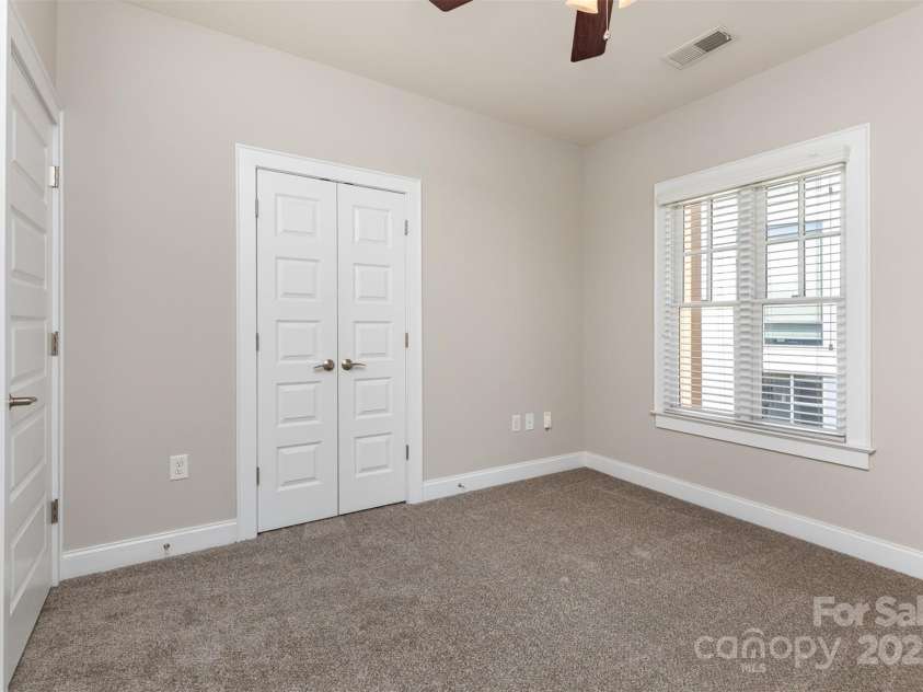 2236 Lyndhurst Avenue, Charlotte, NC 28203.  MLS# CAR4282102, YatesRealty ID 27205. 