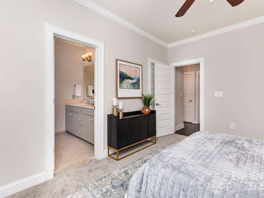 2236 Lyndhurst Avenue, Charlotte, NC 28203.  MLS# CAR4282102, YatesRealty ID 27205. 