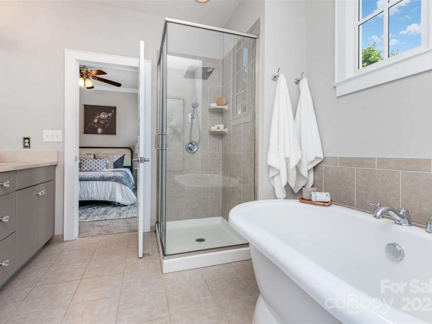 2236 Lyndhurst Avenue, Charlotte, NC 28203.  MLS# CAR4282102, YatesRealty ID 27205. 