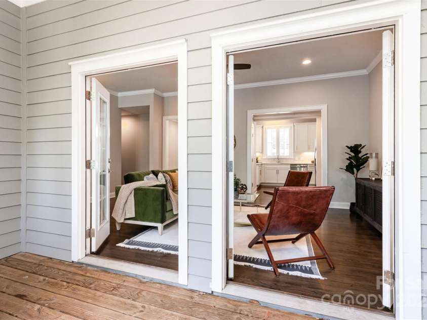 2236 Lyndhurst Avenue, Charlotte, NC 28203.  MLS# CAR4282102, YatesRealty ID 27205. 