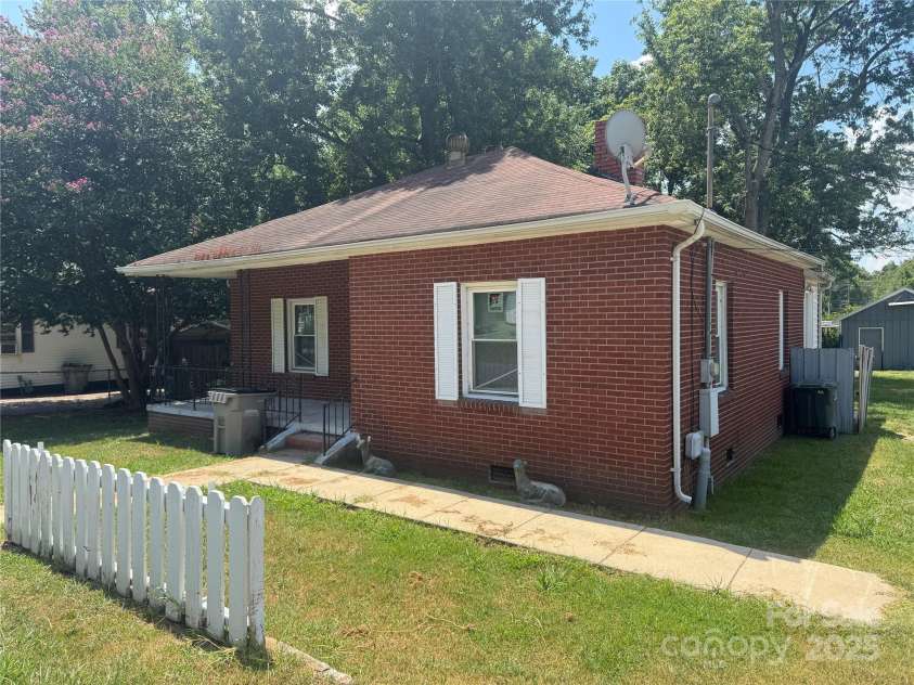 2343 Milton Avenue, Gastonia, NC 28052.  MLS# CAR4283636, YatesRealty ID 27206. 