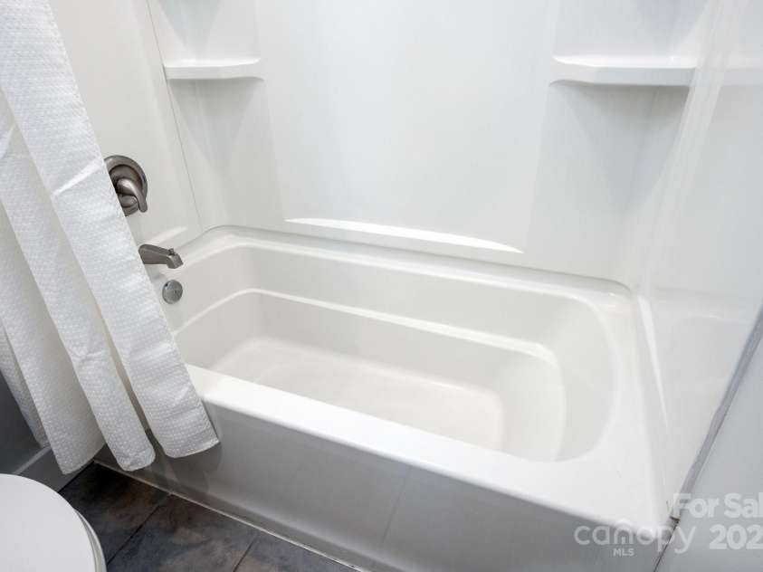 18 Oteen Park Place, Asheville, NC 28805.  MLS# CAR4282740, YatesRealty ID 27208. Unit 10-Deep Soaking Tub and Shower