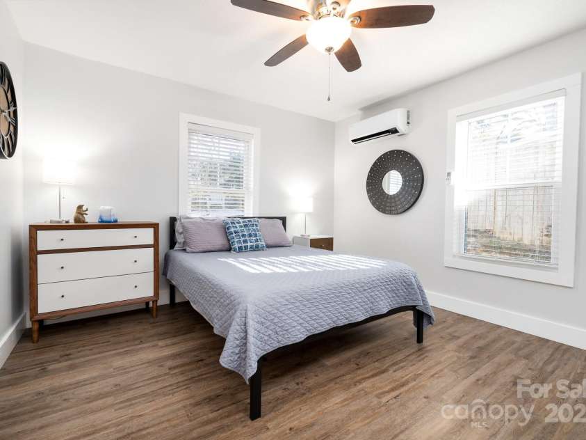 18 Oteen Park Place, Asheville, NC 28805.  MLS# CAR4282740, YatesRealty ID 27208. Unit 20-Spacious Bedroom with Ensuite Bath