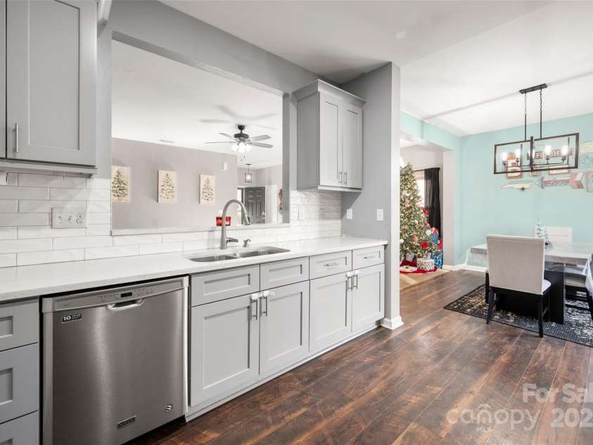 3434 Charterhall Lane, Charlotte, NC 28215.  MLS# CAR4330363, YatesRealty ID 2721. 