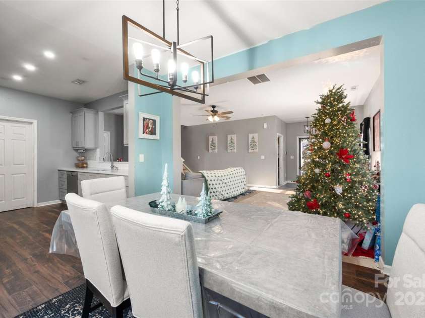 3434 Charterhall Lane, Charlotte, NC 28215.  MLS# CAR4330363, YatesRealty ID 2721. 