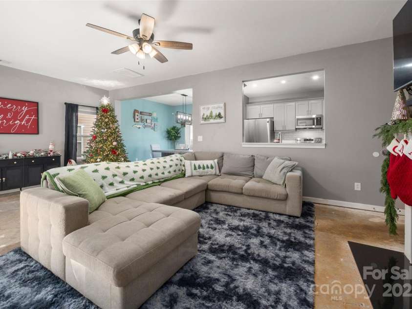 3434 Charterhall Lane, Charlotte, NC 28215.  MLS# CAR4330363, YatesRealty ID 2721. 