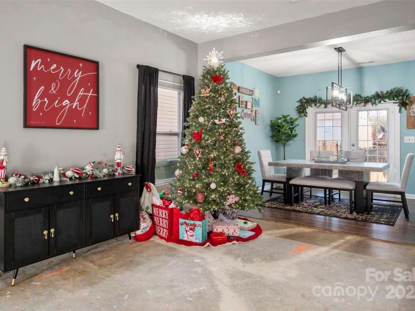 3434 Charterhall Lane, Charlotte, NC 28215.  MLS# CAR4330363, YatesRealty ID 2721. 