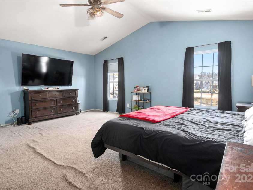 3434 Charterhall Lane, Charlotte, NC 28215.  MLS# CAR4330363, YatesRealty ID 2721. 