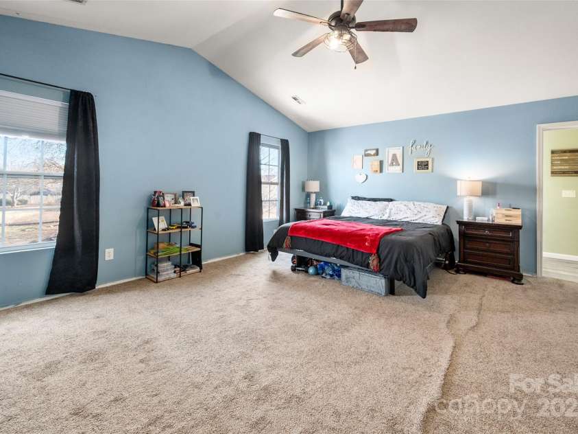 3434 Charterhall Lane, Charlotte, NC 28215.  MLS# CAR4330363, YatesRealty ID 2721. 