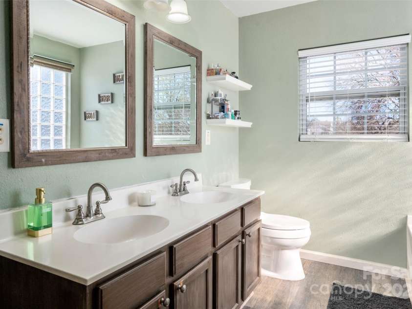 3434 Charterhall Lane, Charlotte, NC 28215.  MLS# CAR4330363, YatesRealty ID 2721. 