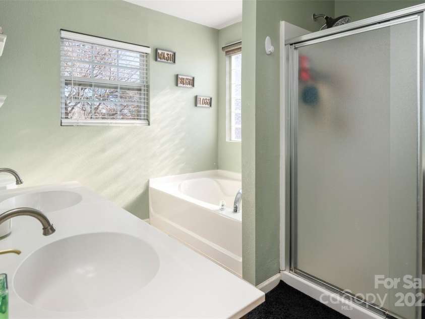 3434 Charterhall Lane, Charlotte, NC 28215.  MLS# CAR4330363, YatesRealty ID 2721. 