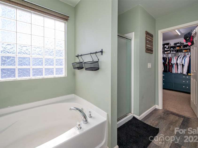 3434 Charterhall Lane, Charlotte, NC 28215.  MLS# CAR4330363, YatesRealty ID 2721. 