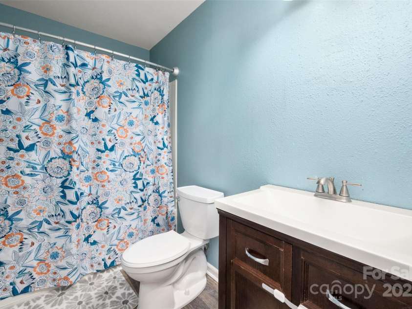 3434 Charterhall Lane, Charlotte, NC 28215.  MLS# CAR4330363, YatesRealty ID 2721. 