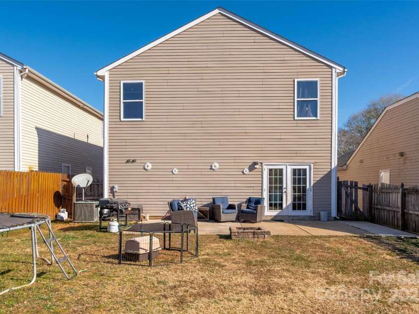 3434 Charterhall Lane, Charlotte, NC 28215.  MLS# CAR4330363, YatesRealty ID 2721. 