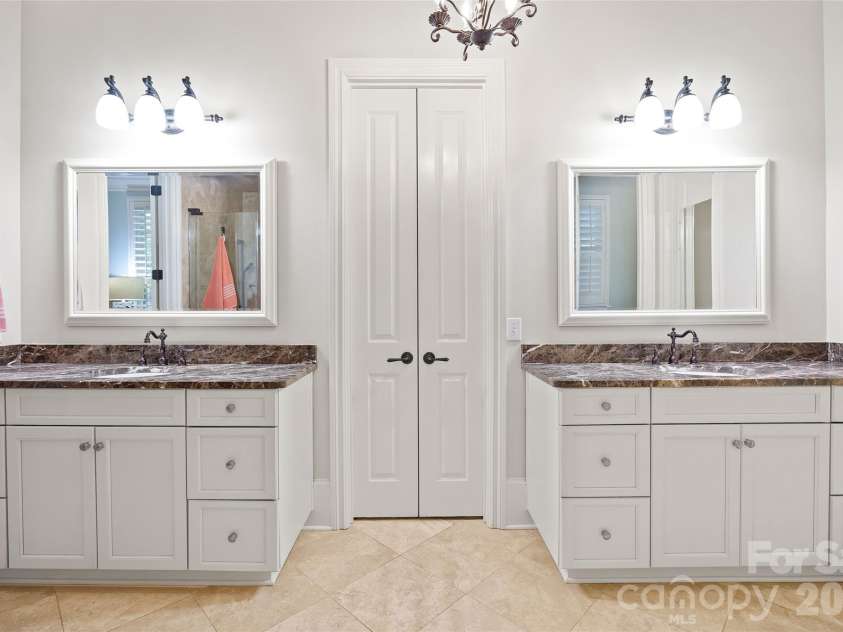 3415 Indian Meadows Lane, Charlotte, NC 28210.  MLS# CAR4389019, YatesRealty ID 27210. 
