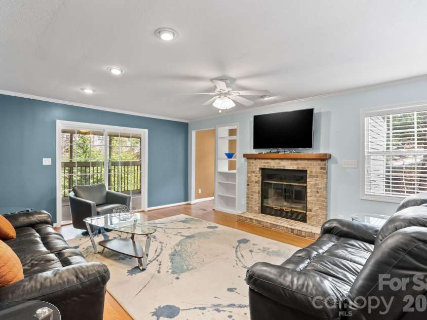100 Thistle Knoll Court, Asheville, NC 28803.  MLS# CAR4355121, YatesRealty ID 27213. 
