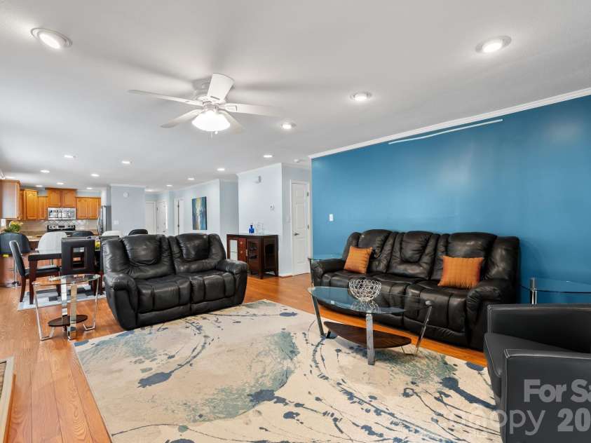 100 Thistle Knoll Court, Asheville, NC 28803.  MLS# CAR4355121, YatesRealty ID 27213. 
