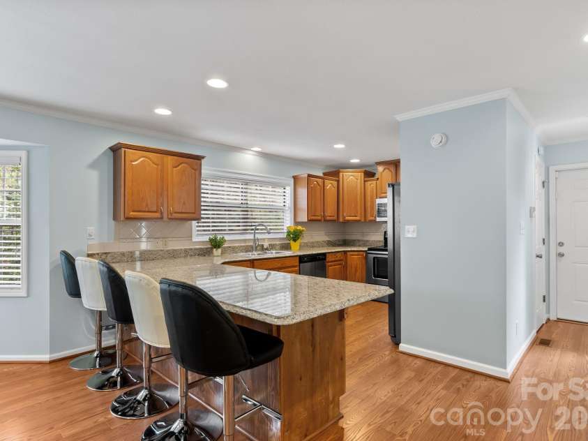 100 Thistle Knoll Court, Asheville, NC 28803.  MLS# CAR4355121, YatesRealty ID 27213. 