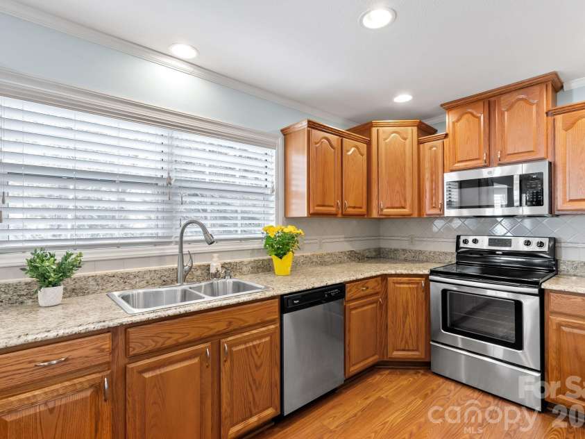 100 Thistle Knoll Court, Asheville, NC 28803.  MLS# CAR4355121, YatesRealty ID 27213. 