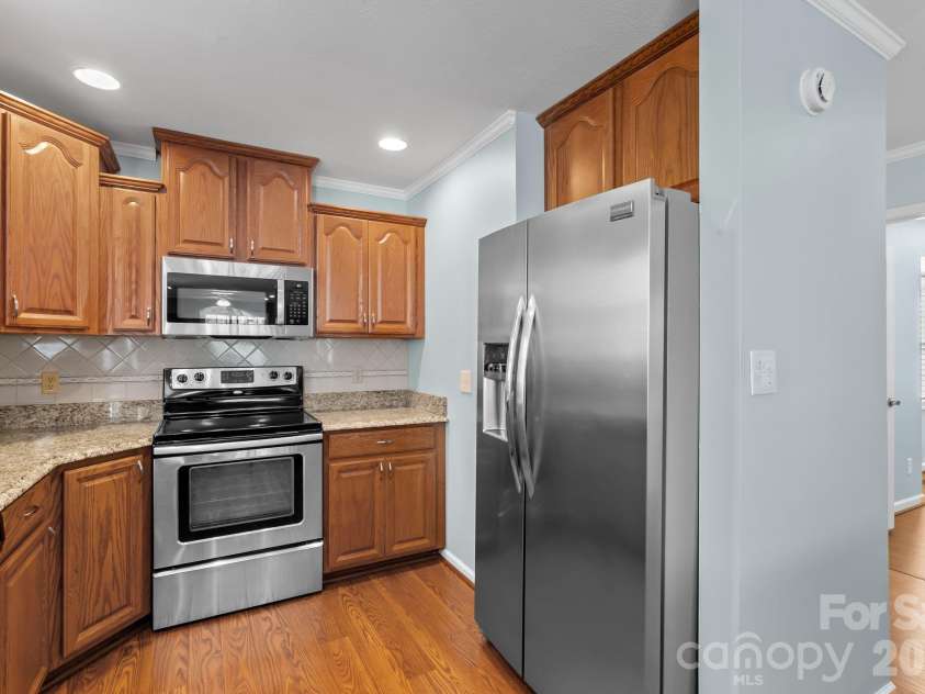 100 Thistle Knoll Court, Asheville, NC 28803.  MLS# CAR4355121, YatesRealty ID 27213. 
