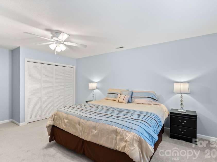 100 Thistle Knoll Court, Asheville, NC 28803.  MLS# CAR4355121, YatesRealty ID 27213. 