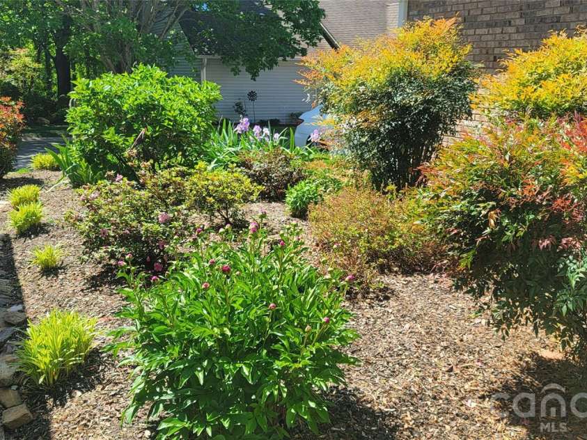 100 Thistle Knoll Court, Asheville, NC 28803.  MLS# CAR4355121, YatesRealty ID 27213. 